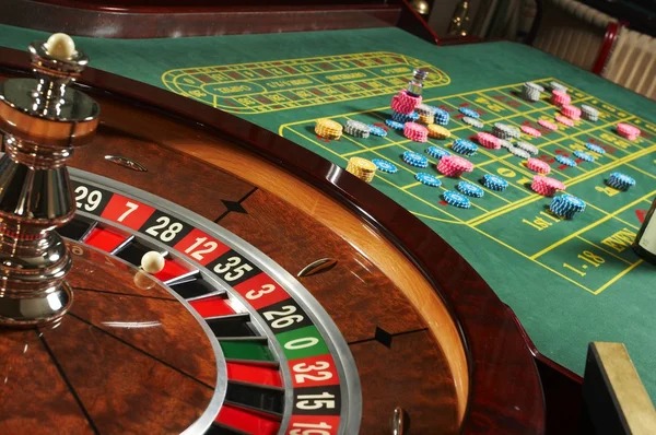 Live Bandar Poker table on mpo 808 with dealer and player positions